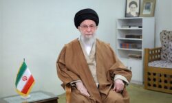 رهبر انقلاب: سال ۱۴۰۴ سال سرمایه‌گذاری برای تولید خواهد بود