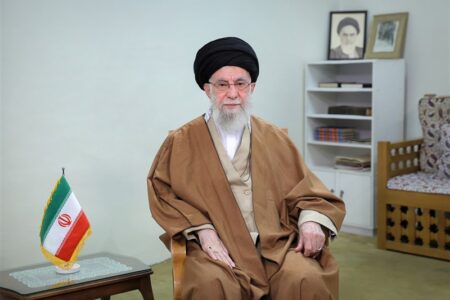 رهبر انقلاب: سال ۱۴۰۴ سال سرمایه‌گذاری برای تولید خواهد بود