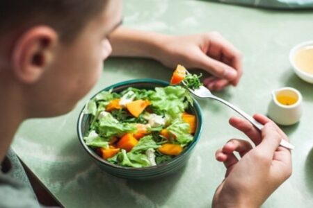 نقش تغذیه مناسب در پیشگیری از گرمازدگی