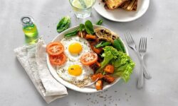 ۶ خوراکی مناسب برای صبحانه سالمندان و حفظ سلامت روزانه